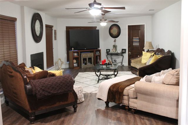 121 Port O Call Court, Runaway Bay, TX 76426