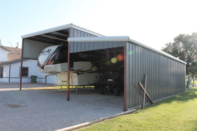 121 Port O Call Court, Runaway Bay, TX 76426