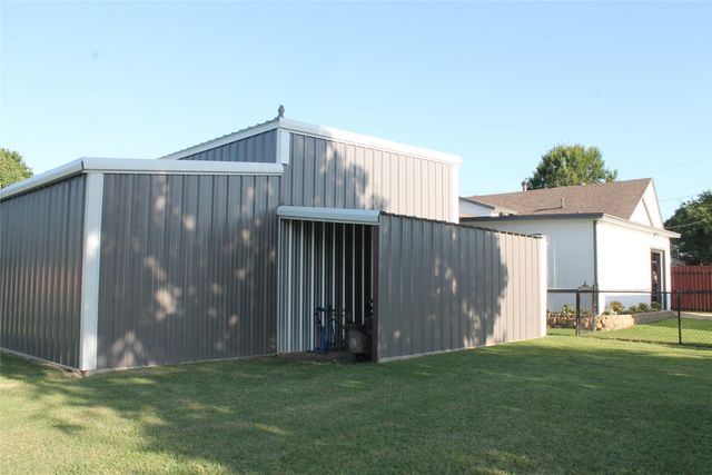 121 Port O Call Court, Runaway Bay, TX 76426