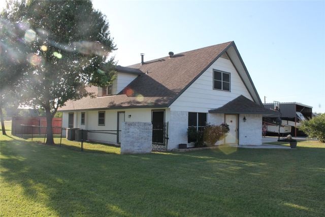 121 Port O Call Court, Runaway Bay, TX 76426