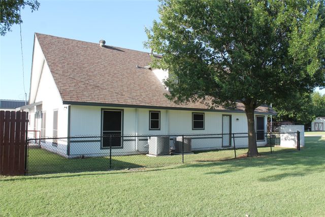 121 Port O Call Court, Runaway Bay, TX 76426