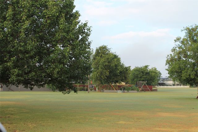 121 Port O Call Court, Runaway Bay, TX 76426