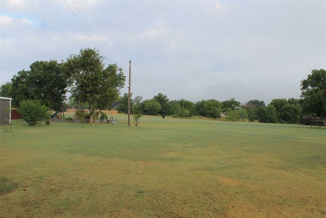 121 Port O Call Court, Runaway Bay, TX 76426