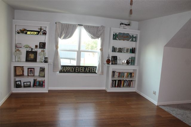121 Port O Call Court, Runaway Bay, TX 76426