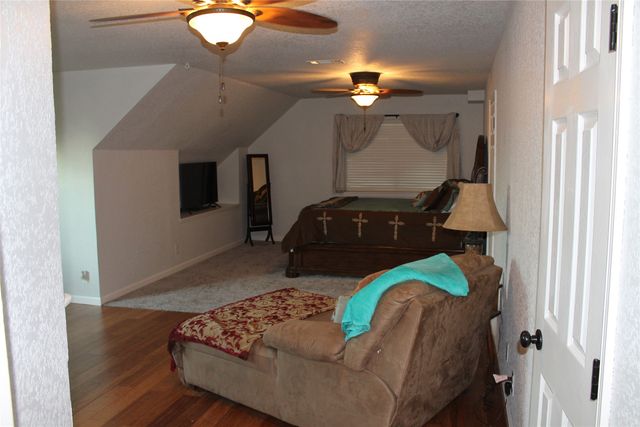 121 Port O Call Court, Runaway Bay, TX 76426