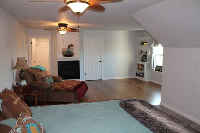 121 Port O Call Court, Runaway Bay, TX 76426