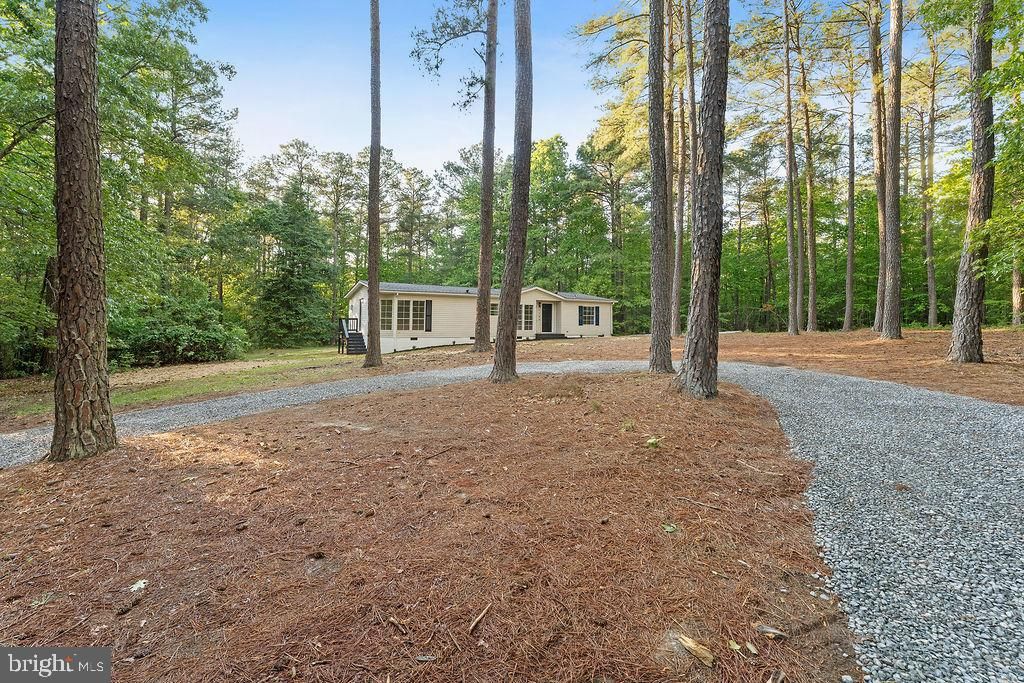 1109 EASTHAM RD, Bumpass, VA 23024
