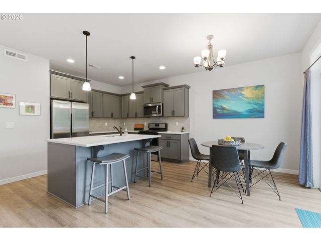1537 S CAMILLE Pl, Newberg, OR 97132