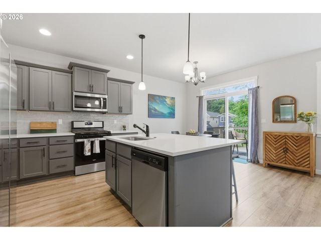 1537 S CAMILLE Pl, Newberg, OR 97132