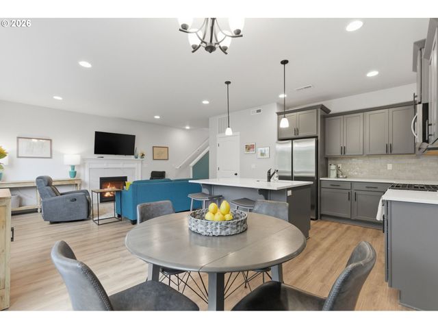 1537 S CAMILLE Pl, Newberg, OR 97132
