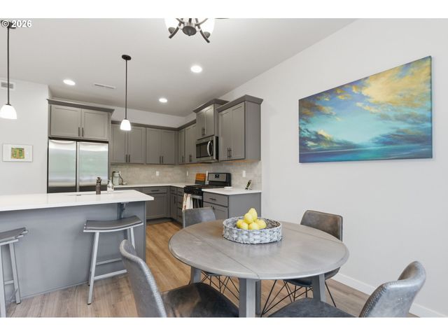 1537 S CAMILLE Pl, Newberg, OR 97132