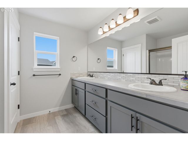 1537 S CAMILLE Pl, Newberg, OR 97132