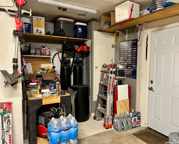 8519 Marathon, Universal City, TX 78148