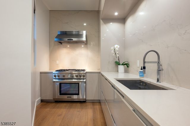 267 Grove St 1R, Jersey City, NJ 07302