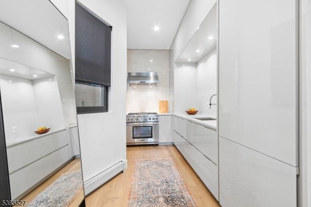 267 Grove St 1R, Jersey City, NJ 07302