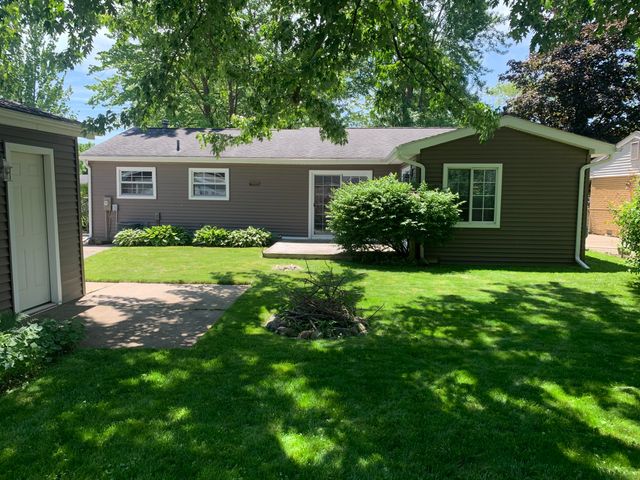 42032 Mcbride Avenue, Belleville, MI 48111