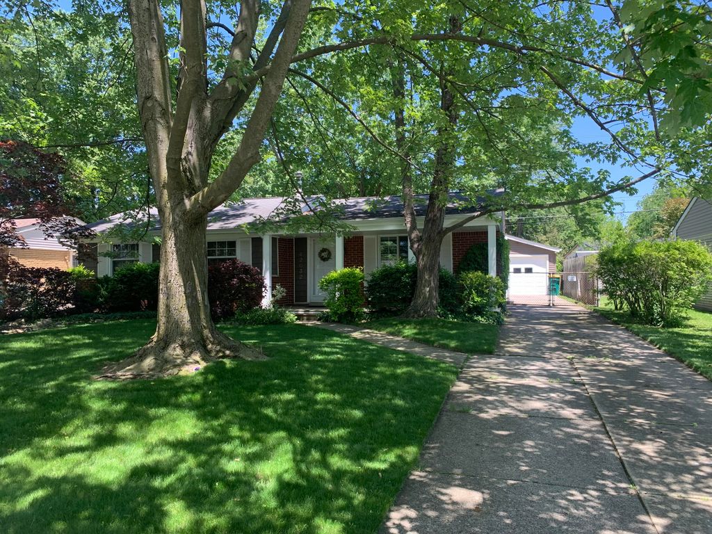 42032 Mcbride Avenue, Belleville, MI 48111