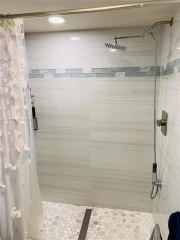 6611 SW 41st Place 48, Davie, FL 33314