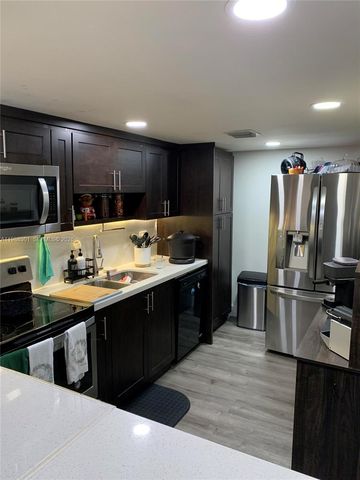 6611 SW 41st Place 48, Davie, FL 33314