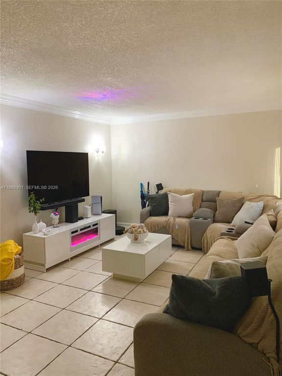 6611 SW 41st Place 48, Davie, FL 33314