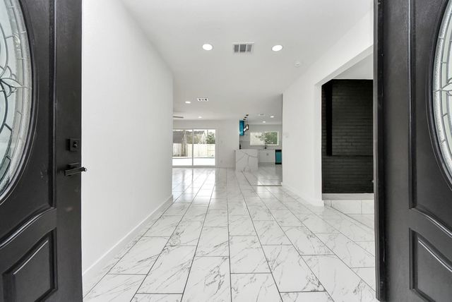 1418 San Sebastian Lane, Nassau Bay, TX 77058