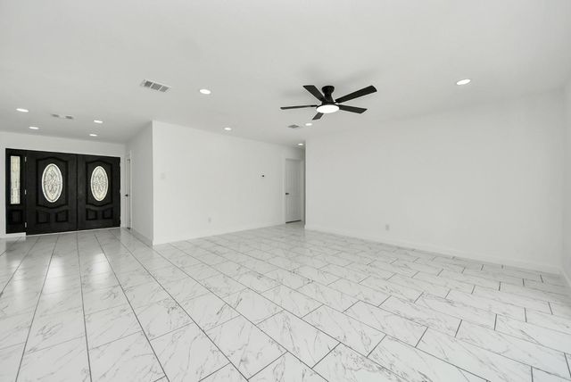 1418 San Sebastian Lane, Nassau Bay, TX 77058