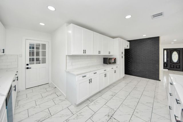 1418 San Sebastian Lane, Nassau Bay, TX 77058
