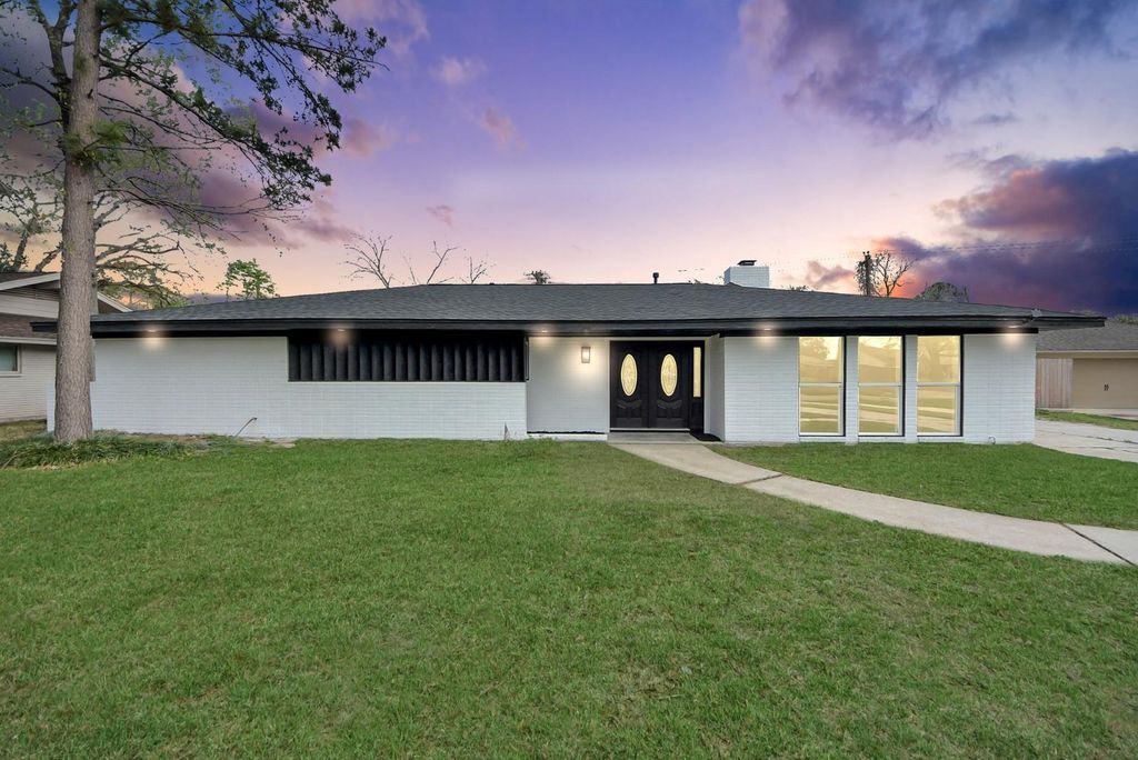 1418 San Sebastian Lane, Nassau Bay, TX 77058