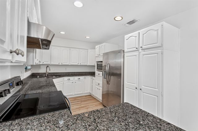 2328 Globe Avenue, Dallas, TX 75228