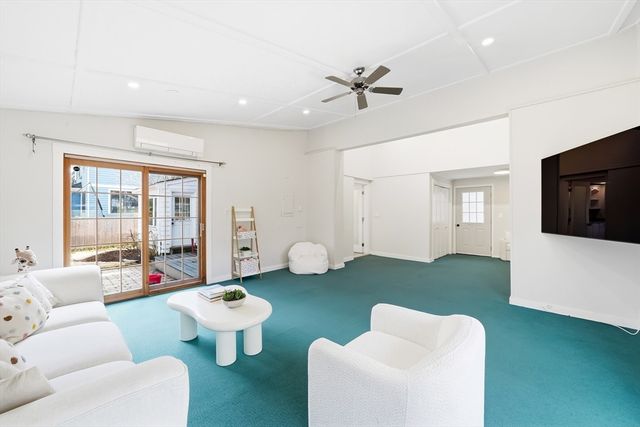 17 Woodhaven Rd, Newton, MA 02468