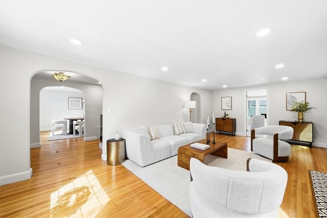 17 Woodhaven Rd, Newton, MA 02468