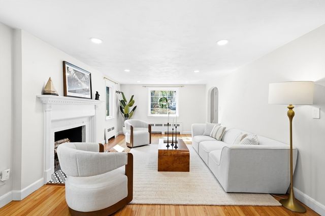 17 Woodhaven Rd, Newton, MA 02468