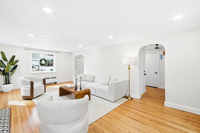 17 Woodhaven Rd, Newton, MA 02468