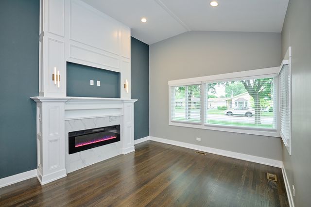 8926 Natoma Avenue, Morton Grove, IL 60053