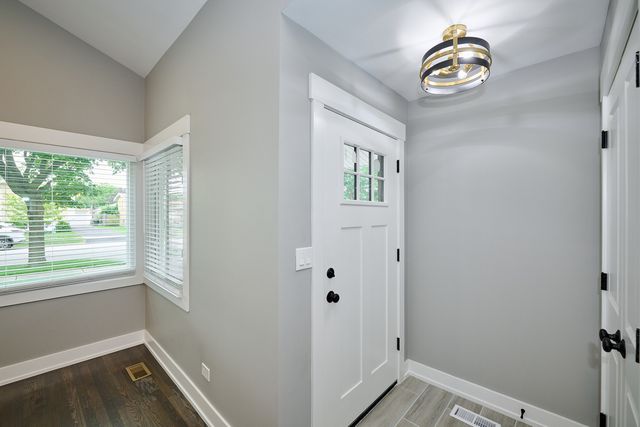 8926 Natoma Avenue, Morton Grove, IL 60053