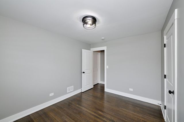 8926 Natoma Avenue, Morton Grove, IL 60053