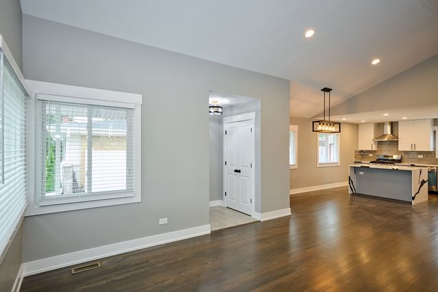 8926 Natoma Avenue, Morton Grove, IL 60053