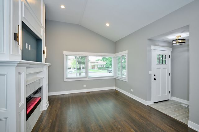 8926 Natoma Avenue, Morton Grove, IL 60053