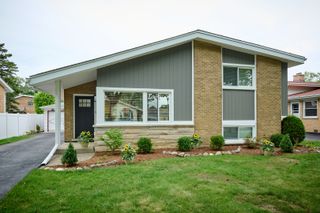 8926 Natoma Avenue, Morton Grove, IL 60053