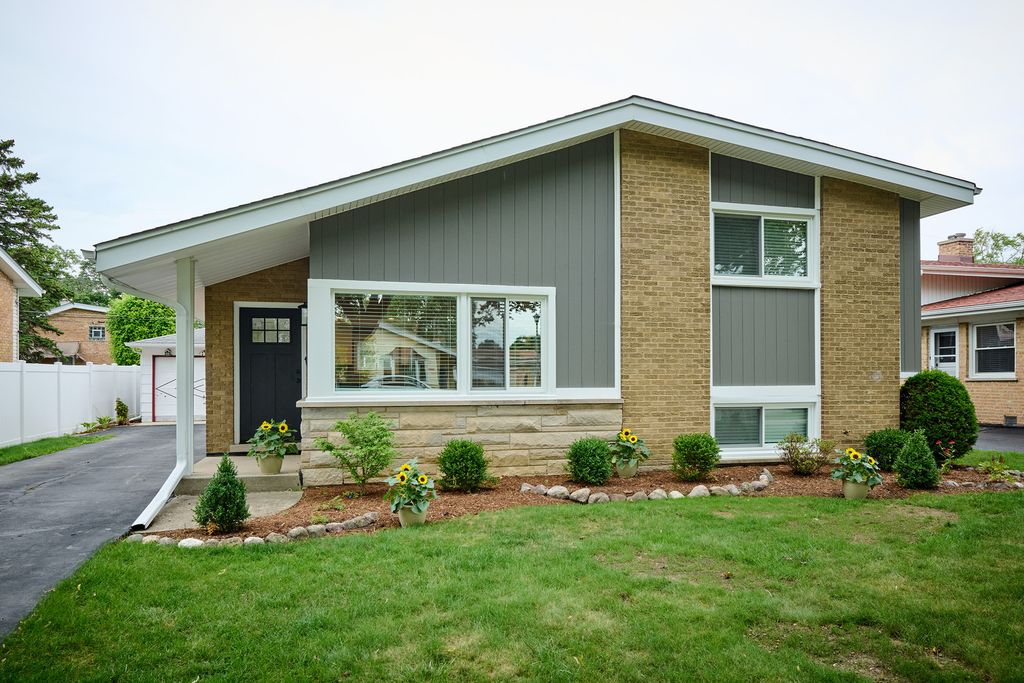 8926 Natoma Avenue, Morton Grove, IL 60053