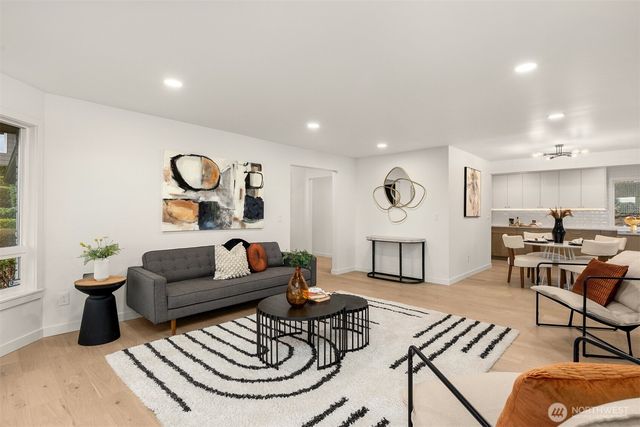 3702 W Fulton Street, Seattle, WA 98199