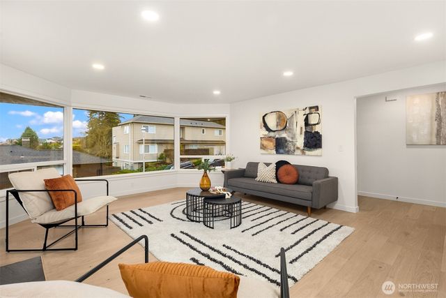 3702 W Fulton Street, Seattle, WA 98199