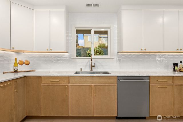 3702 W Fulton Street, Seattle, WA 98199