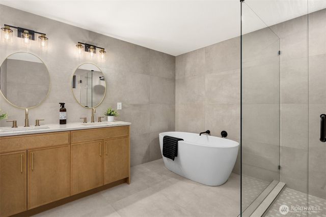 3702 W Fulton Street, Seattle, WA 98199