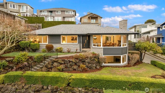 3702 W Fulton Street, Seattle, WA 98199