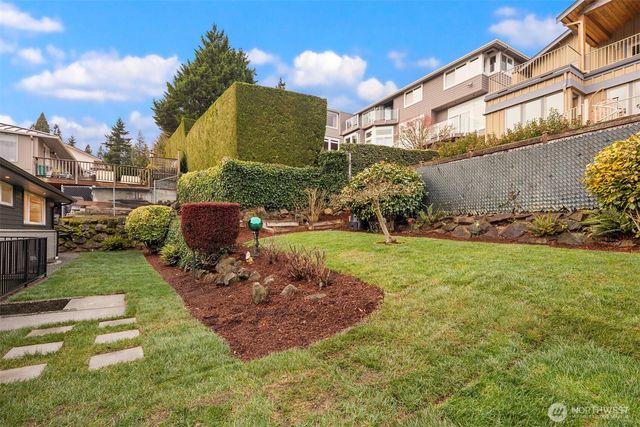 3702 W Fulton Street, Seattle, WA 98199