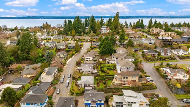 3702 W Fulton Street, Seattle, WA 98199