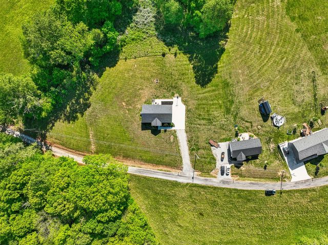300 Still Point Rd, Smithville, TN 37166
