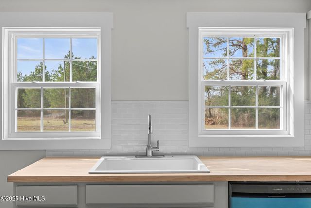 2880 Catherine Lake Road, Richlands, NC 28574