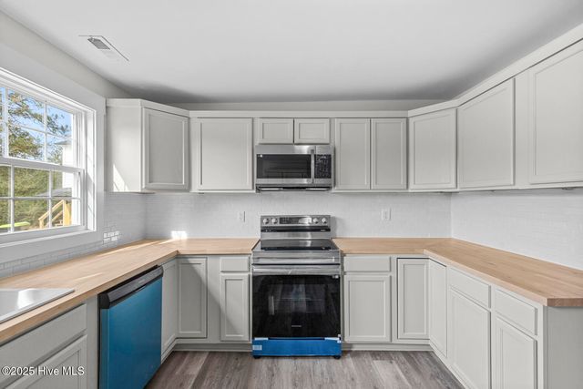 2880 Catherine Lake Road, Richlands, NC 28574